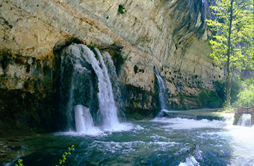 Nacimiento del ro Pitarque (Teruel)